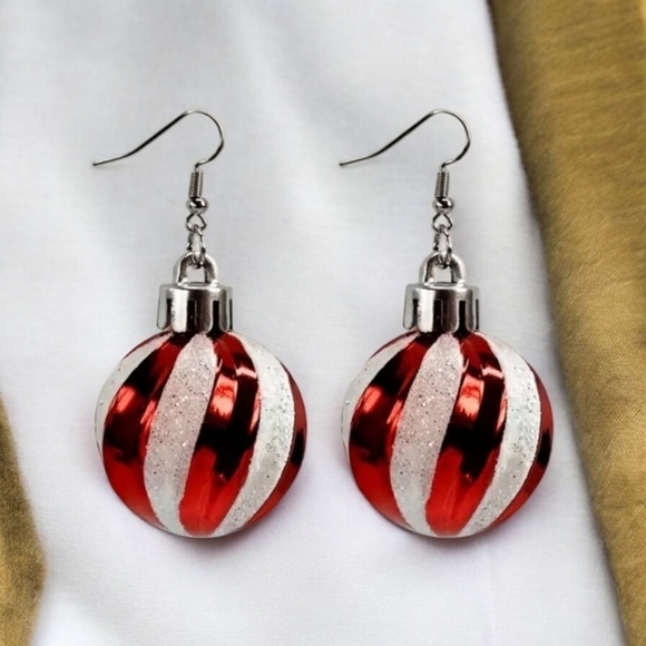 NEW Large Christmas Ornament Women's Fashion Earrings Red &‎ White Striped - Picture 1 of 3